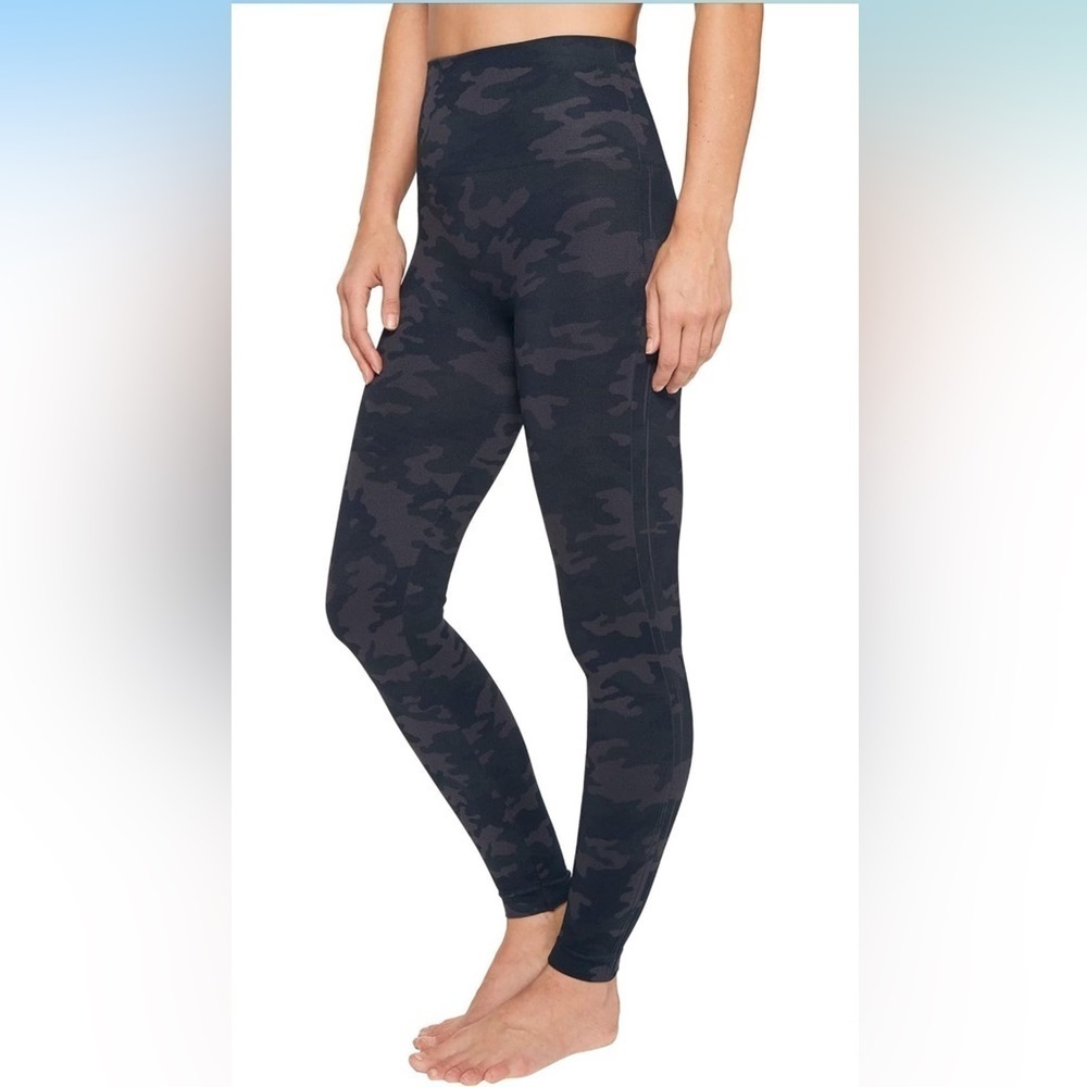 - SPANX Look at Me Now Seamless Leggings, Black Camo size M - Picture 3 of 10